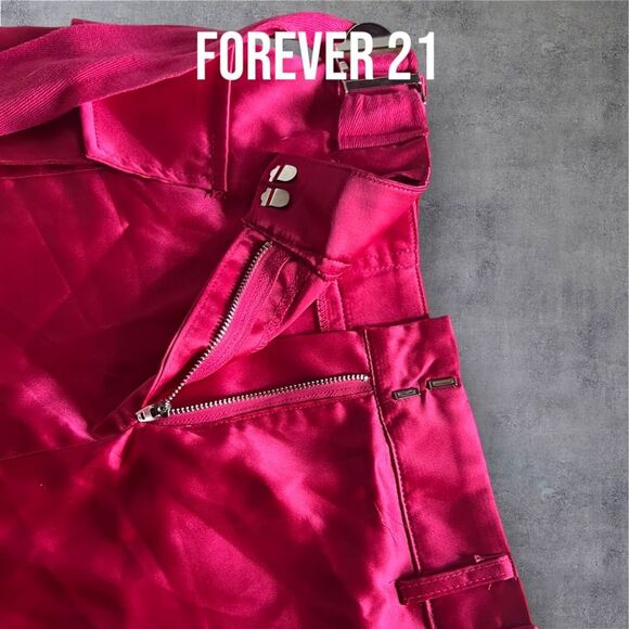 Preowned Forever 21 Satin Hot Pink Mini Skirt With Pockets and belt - Small - Picture 5 of 10